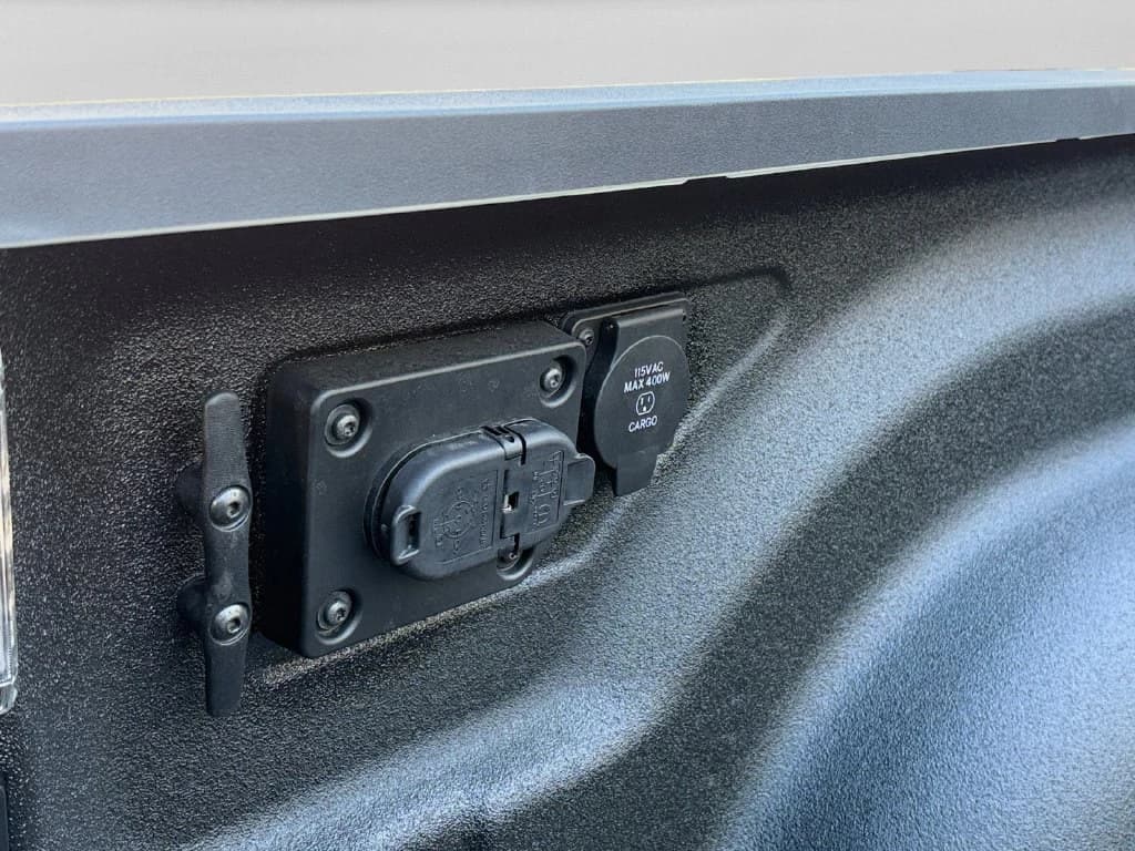Ram 2500 Tradesman 4x4 Crew Cab 6'4" Box 2027 — side view