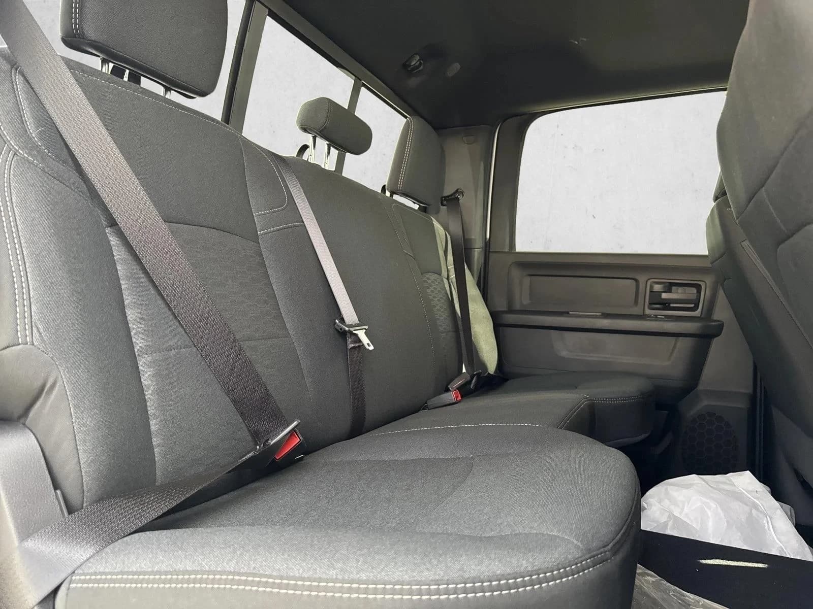 Ram 2500 Tradesman 4x4 Crew Cab 6'4" Box 2027 — side view