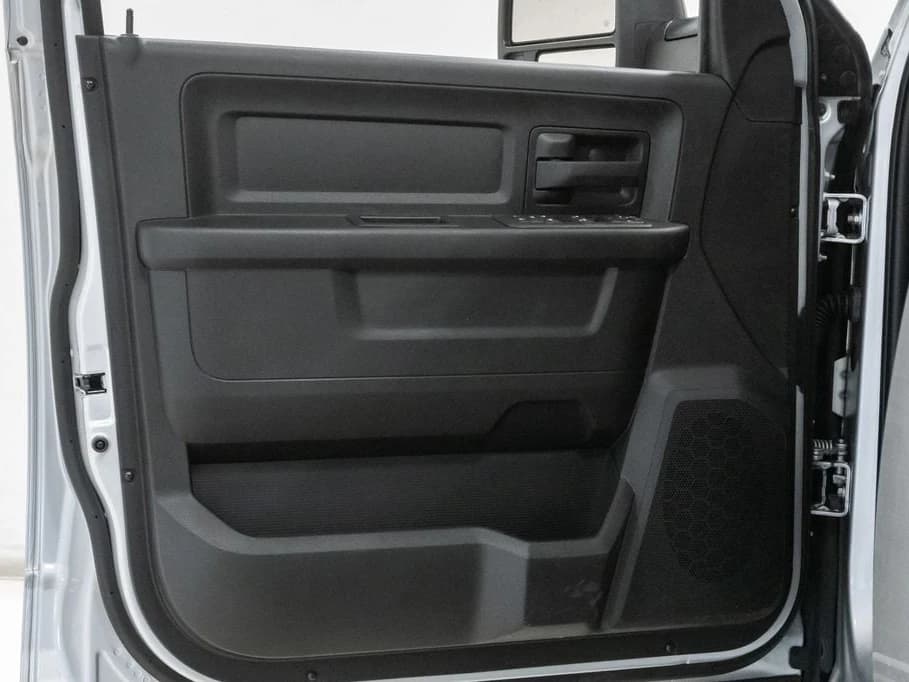 Ram 2500 Black Express 4x4 Crew Cab 6'4" Box 2026 — side view