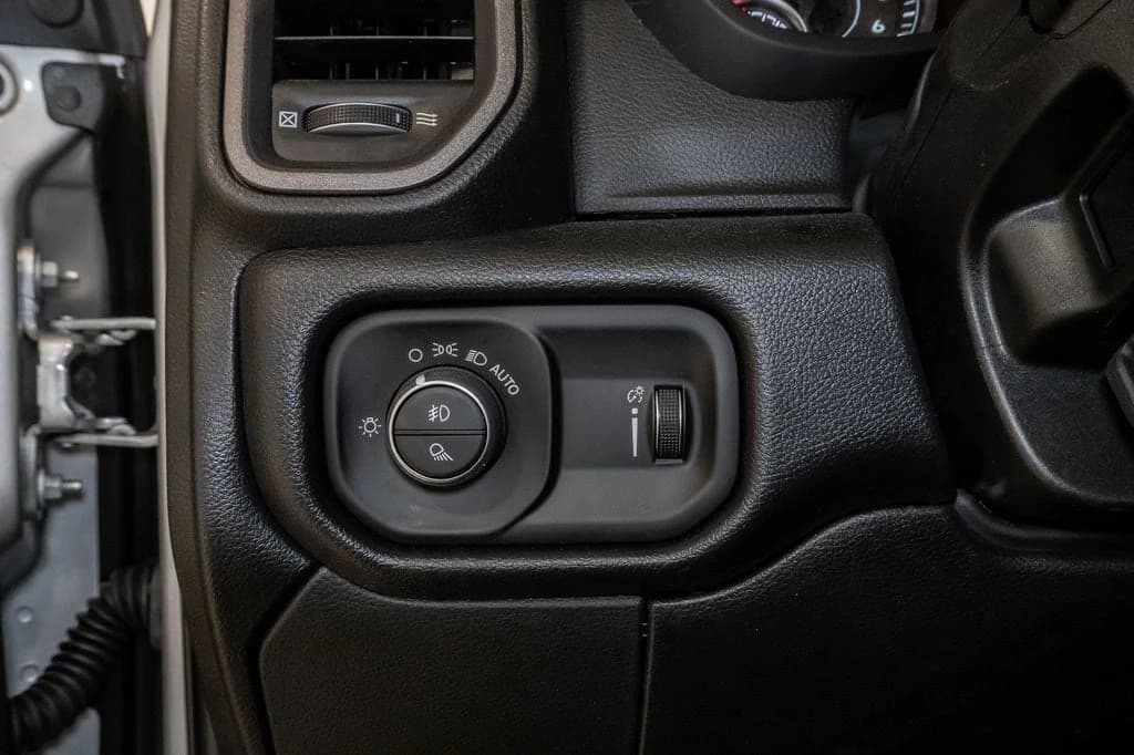 Ram 2500 Black Express 4x4 Crew Cab 6'4" Box 2026 — side view