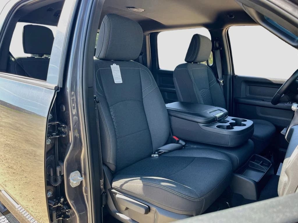 Ram 2500 Black Express 4x4 Crew Cab 6'4" Box 2026 — side view