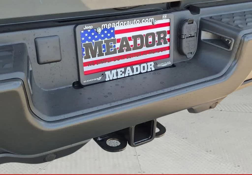 Ram 2500 Tradesman 4x4 Crew Cab 6'4" Box 2027 — side view
