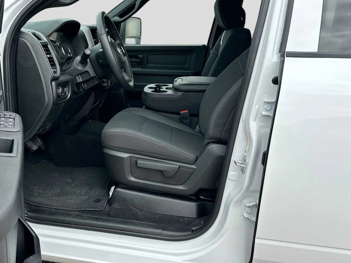 Ram 2500 Black Express 4x4 Crew Cab 6'4" Box 2026 — side view