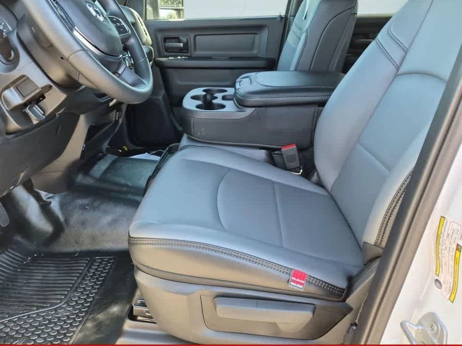 Ram 2500 Tradesman 4x4 Crew Cab 6'4" Box 2027 — side view
