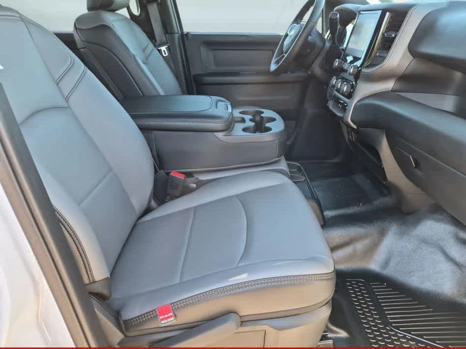 Ram 2500 Tradesman 4x4 Crew Cab 6'4" Box 2027 — side view