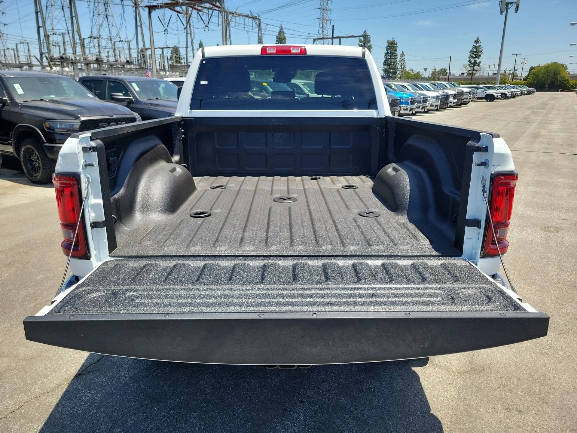 Ram 2500 Big Horn 4x4 Crew Cab 6'4" Box 2026 — side view
