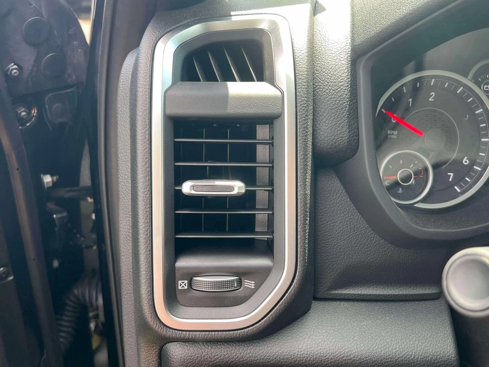 Ram 2500 Big Horn 4x4 Crew Cab 6'4" Box 2026 — side view