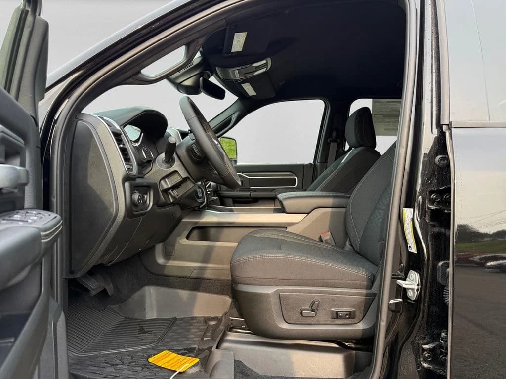 Ram 2500 Big Horn 4x4 Crew Cab 6'4" Box 2026 — side view