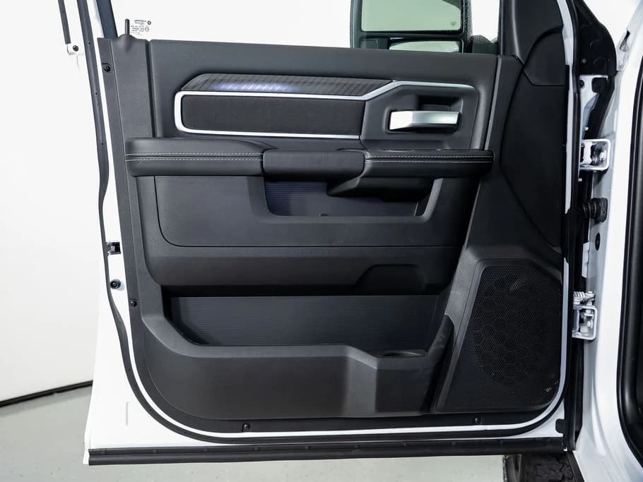 Ram 2500 Big Horn 4x4 Crew Cab 6'4" Box 2027 — side view