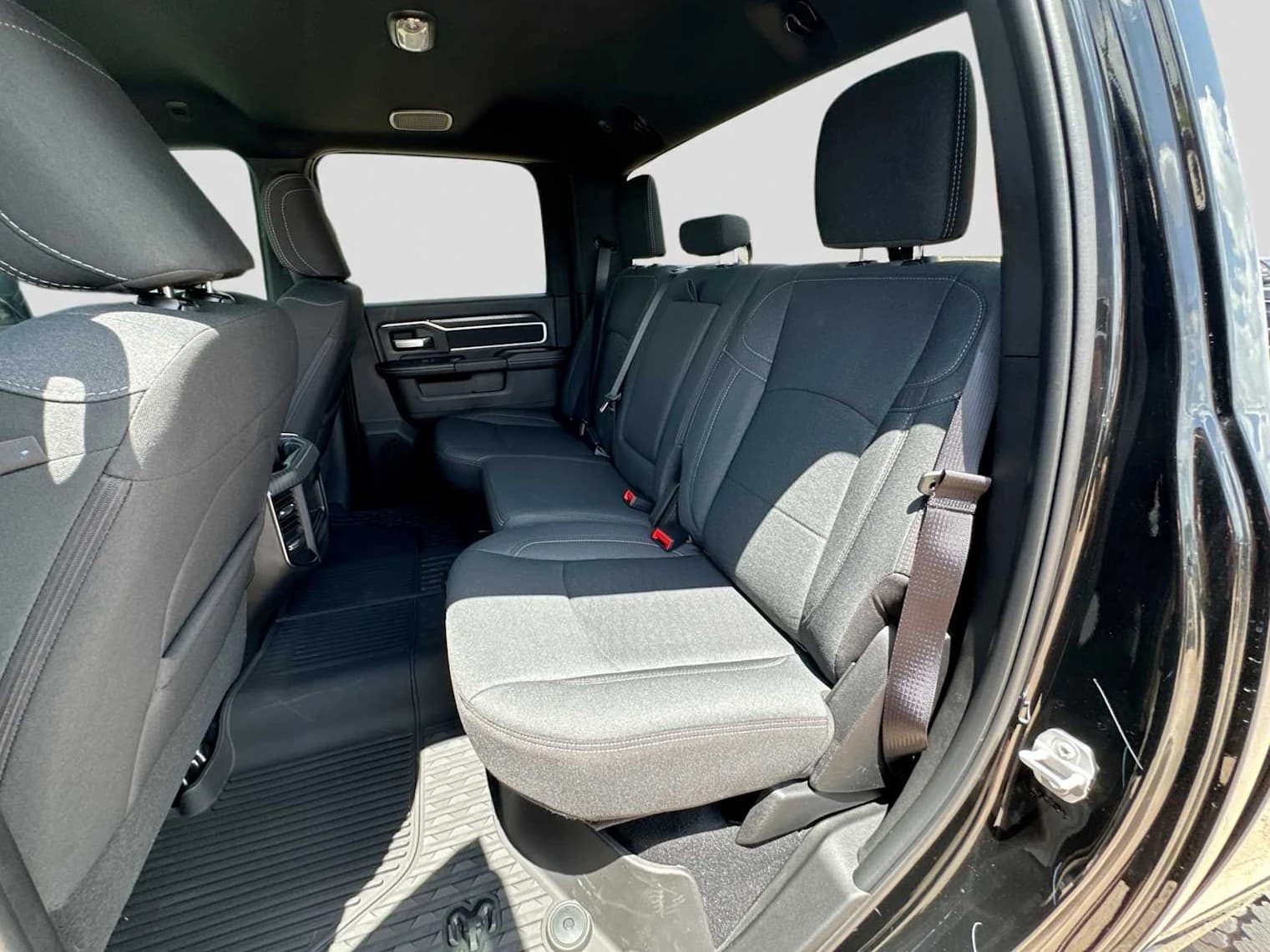Ram 2500 Lone Star 4x4 Crew Cab 6'4" Box 2027 — side view