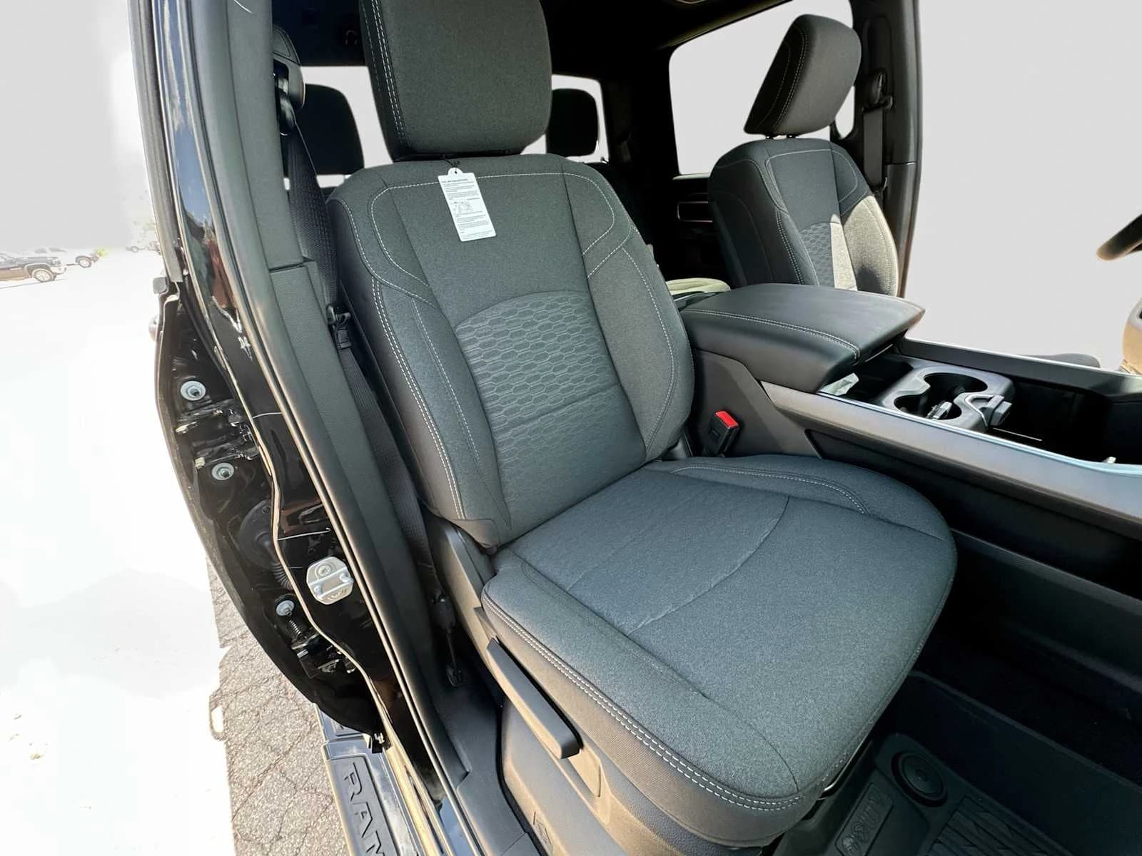 Ram 2500 Lone Star 4x4 Crew Cab 6'4" Box 2027 — side view