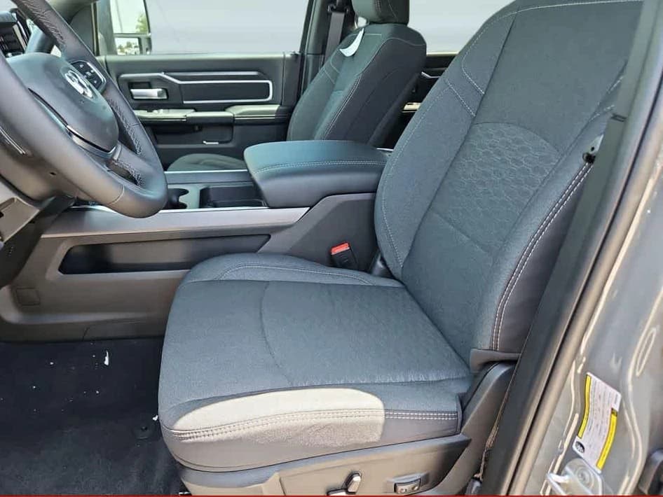 Ram 2500 Lone Star 4x4 Crew Cab 6'4" Box 2026 — side view