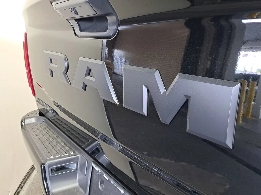 Ram 2500 Big Horn 4x4 Crew Cab 6'4" Box 2026 — side view
