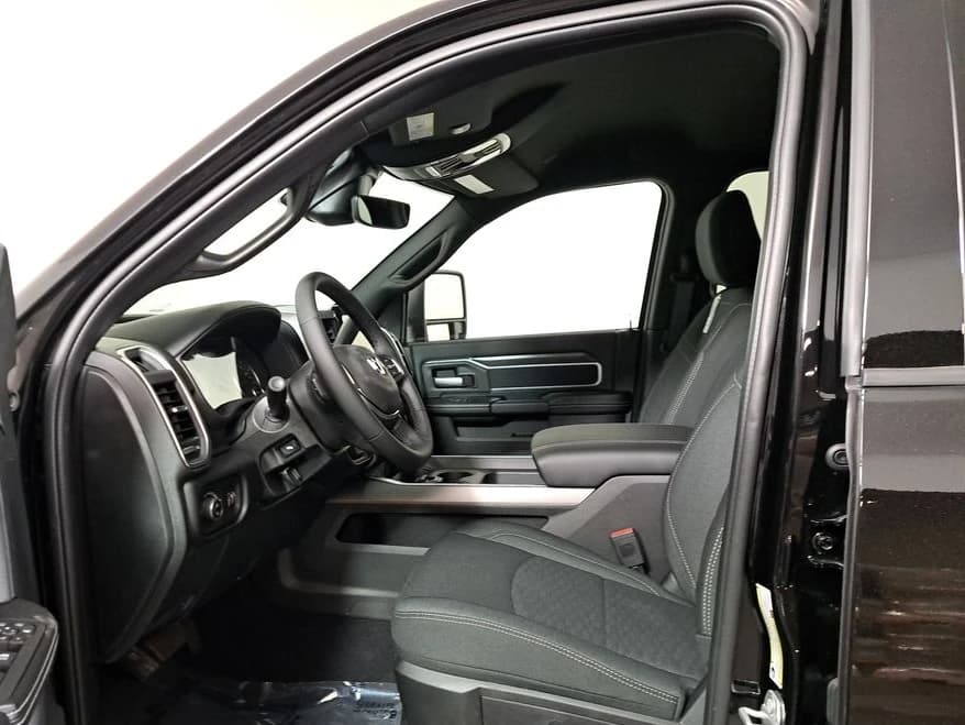 Ram 2500 Big Horn 4x4 Crew Cab 6'4" Box 2026 — side view