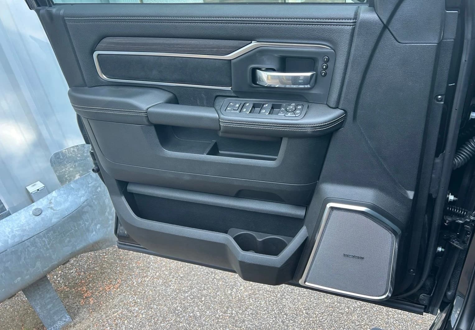 Ram 2500 Laramie 4x4 Crew Cab 6'4" Box 2026 — side view