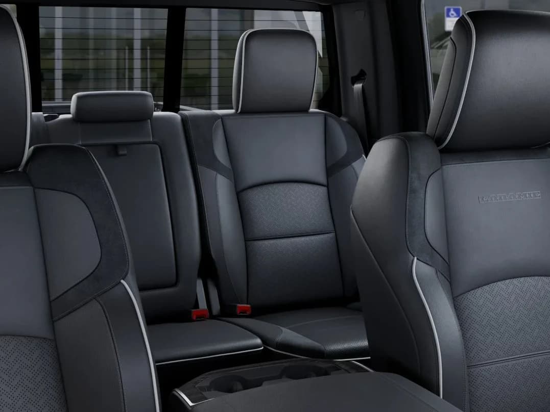 Ram 2500 Laramie 4x4 Crew Cab 6'4" Box 2027 — side view