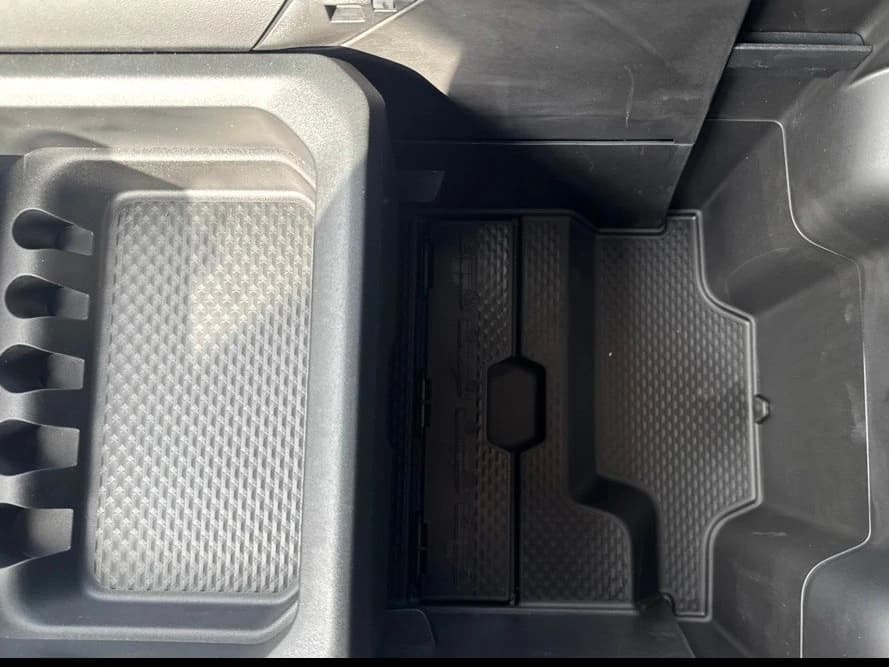 Ram 2500 Laramie 4x4 Crew Cab 6'4" Box 2026 — side view