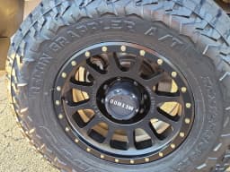 Ram 2500 Laramie 4x4 Crew Cab 6'4" Box 2026 — side view