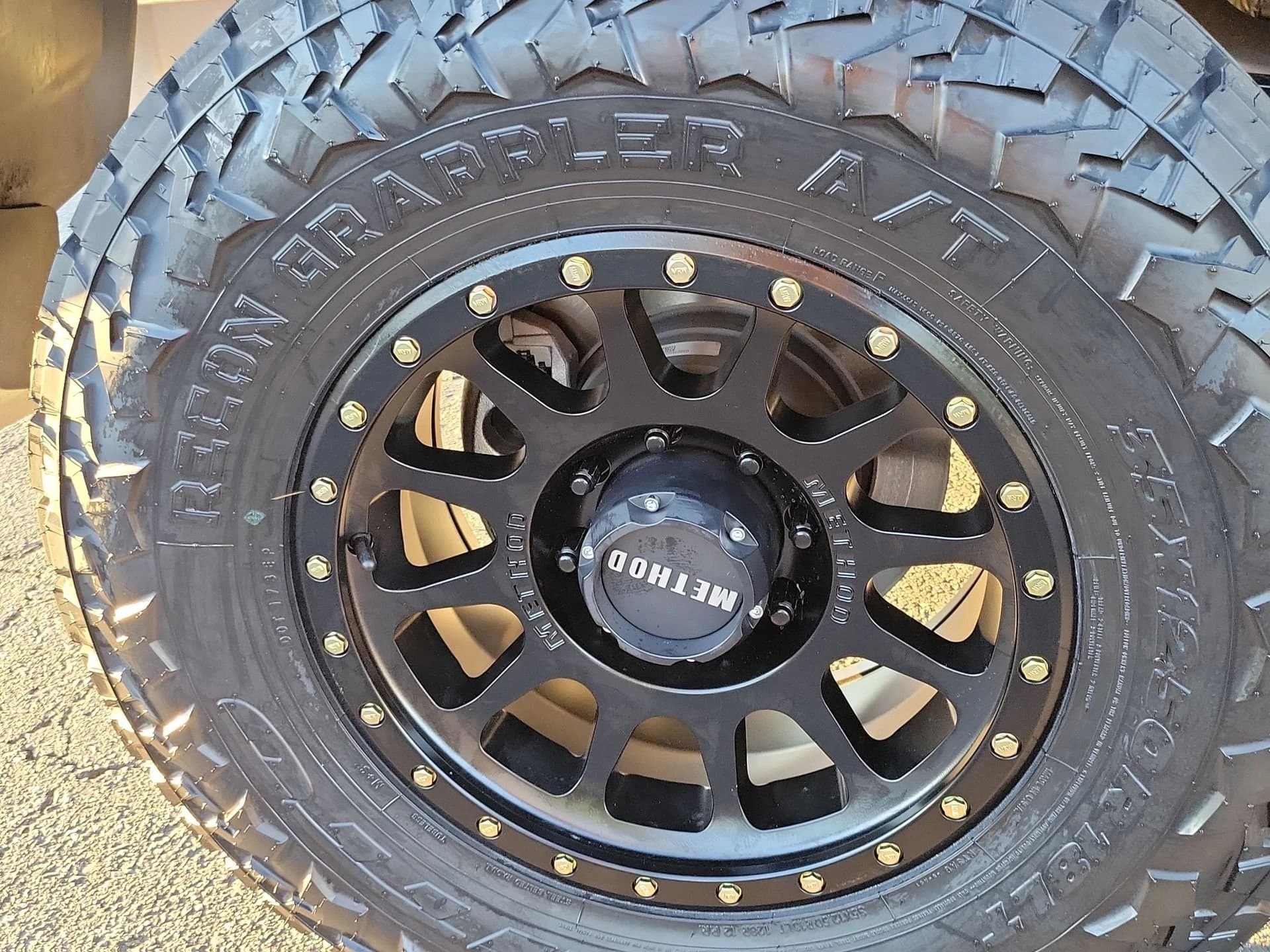 Ram 2500 Laramie 4x4 Crew Cab 6'4" Box 2026 — side view