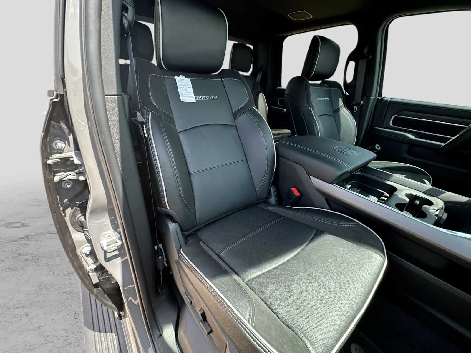 Ram 2500 Laramie 4x4 Crew Cab 6'4" Box 2027 — side view