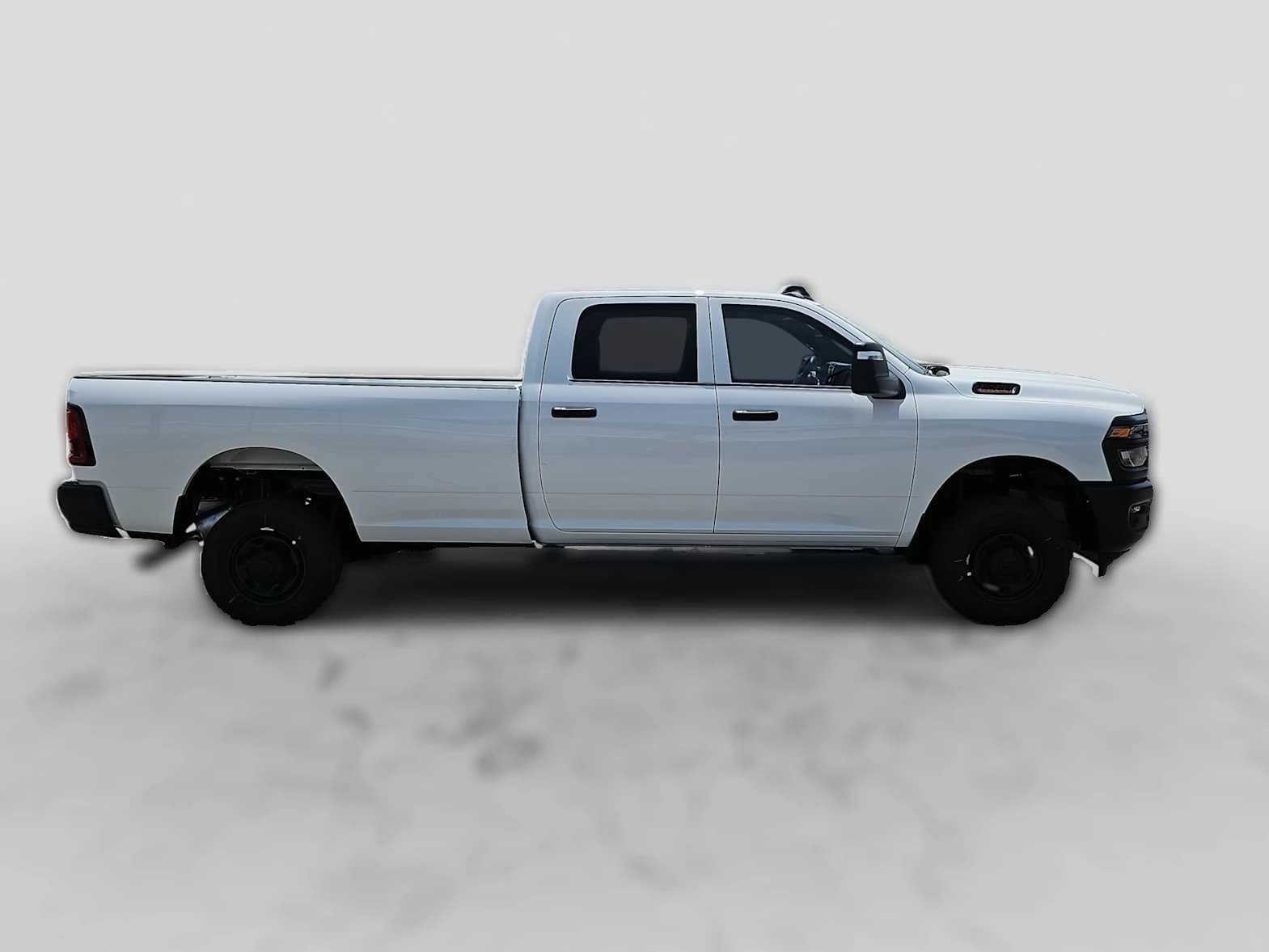 Ram 2500 Tradesman 4x4 Crew Cab 8' Box 2026 — side view
