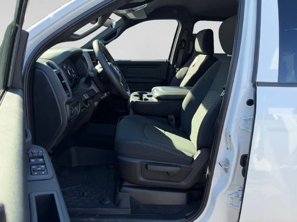 Ram 2500 Tradesman 4x4 Crew Cab 8' Box 2027 — side view