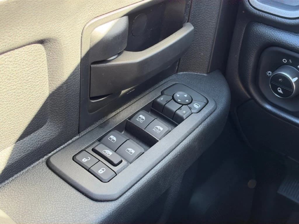 Ram 2500 Tradesman 4x4 Crew Cab 8' Box 2027 — side view
