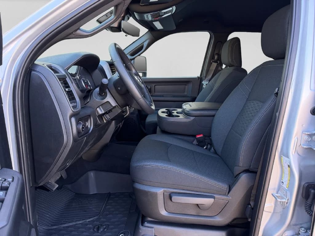 Ram 2500 Tradesman 4x4 Crew Cab 8' Box 2027 — side view