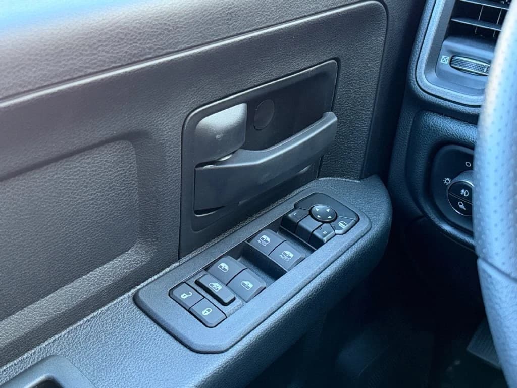 Ram 2500 Tradesman 4x4 Crew Cab 8' Box 2027 — side view