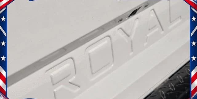 Ram 2500 Tradesman 4x4 Crew Cab 8' Box 2026 — side view