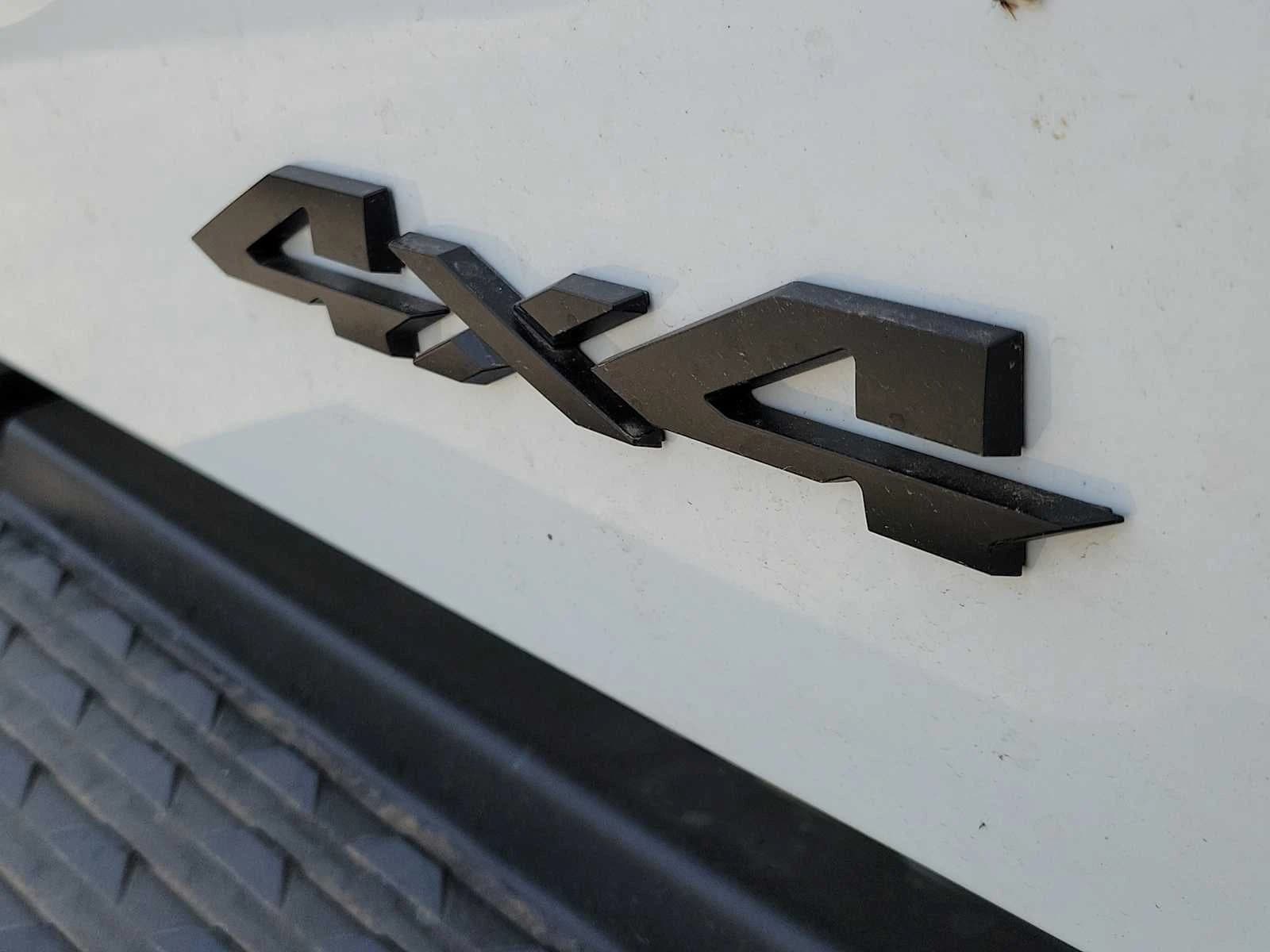 Ram 2500 Tradesman 4x4 Crew Cab 8' Box 2026 — side view