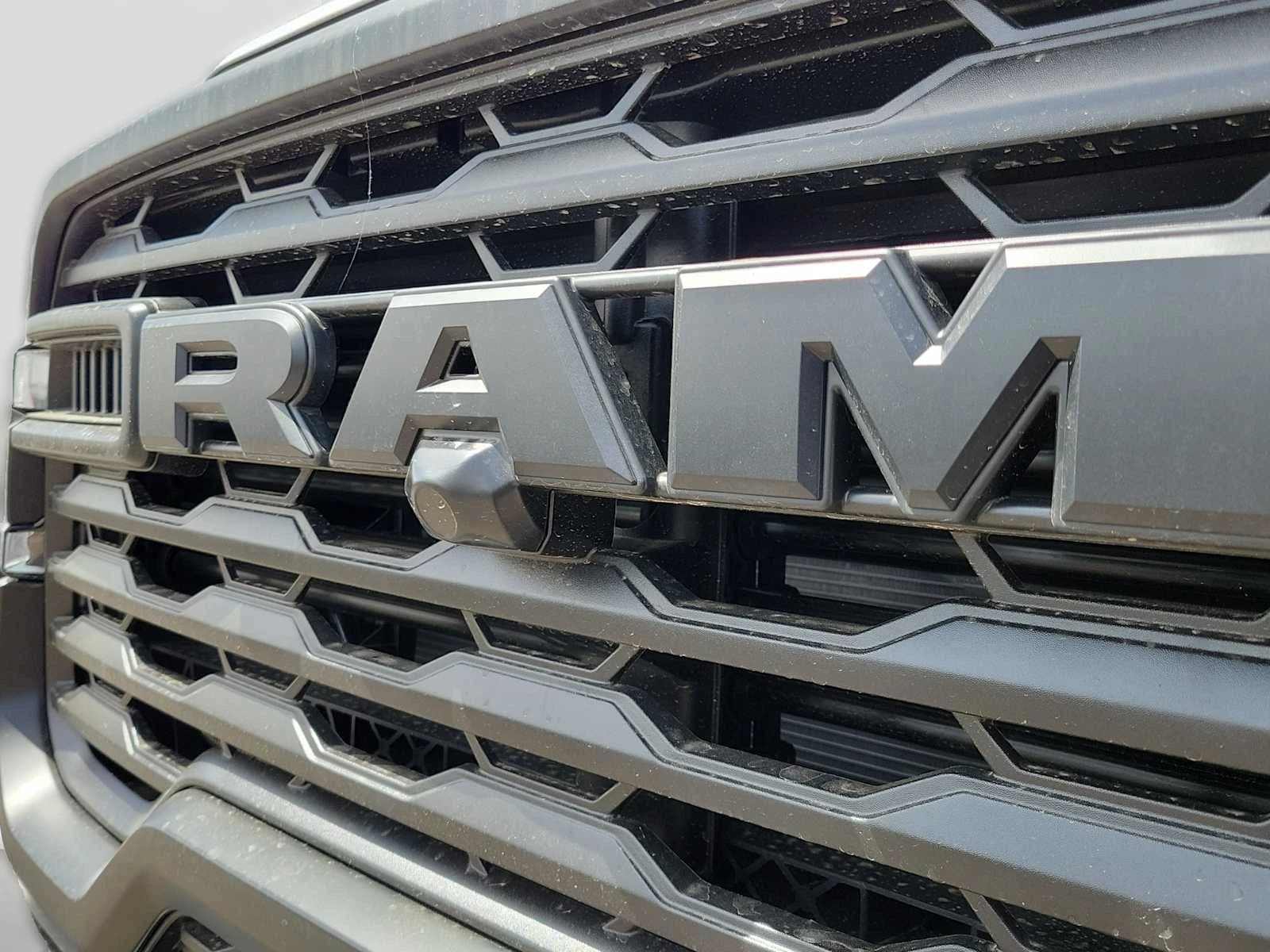Ram 2500 Tradesman 4x4 Crew Cab 8' Box 2026 — side view