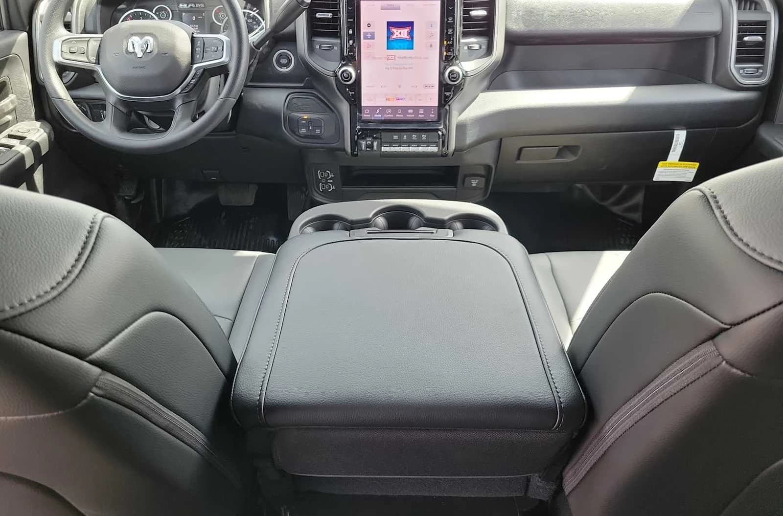 Ram 2500 Tradesman 4x4 Crew Cab 8' Box 2026 — side view