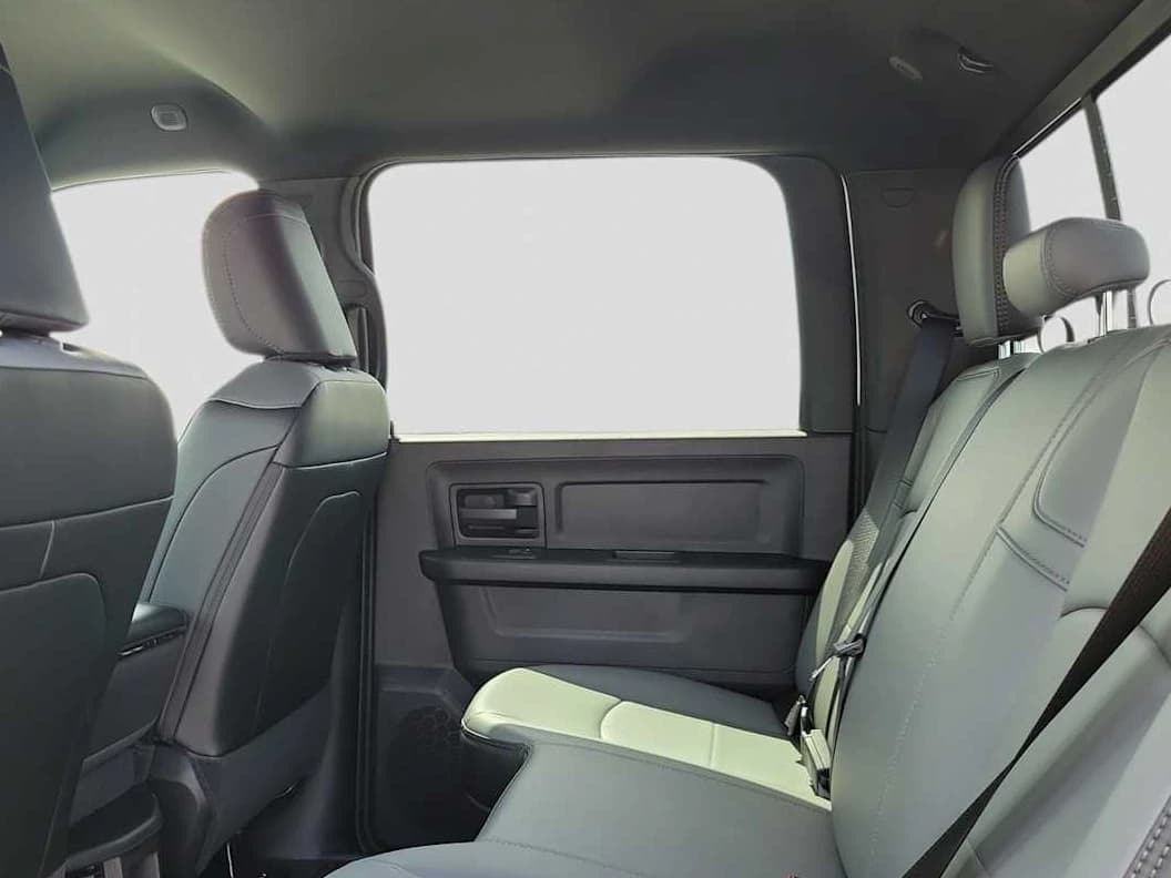 Ram 2500 Tradesman 4x4 Crew Cab 8' Box 2026 — side view