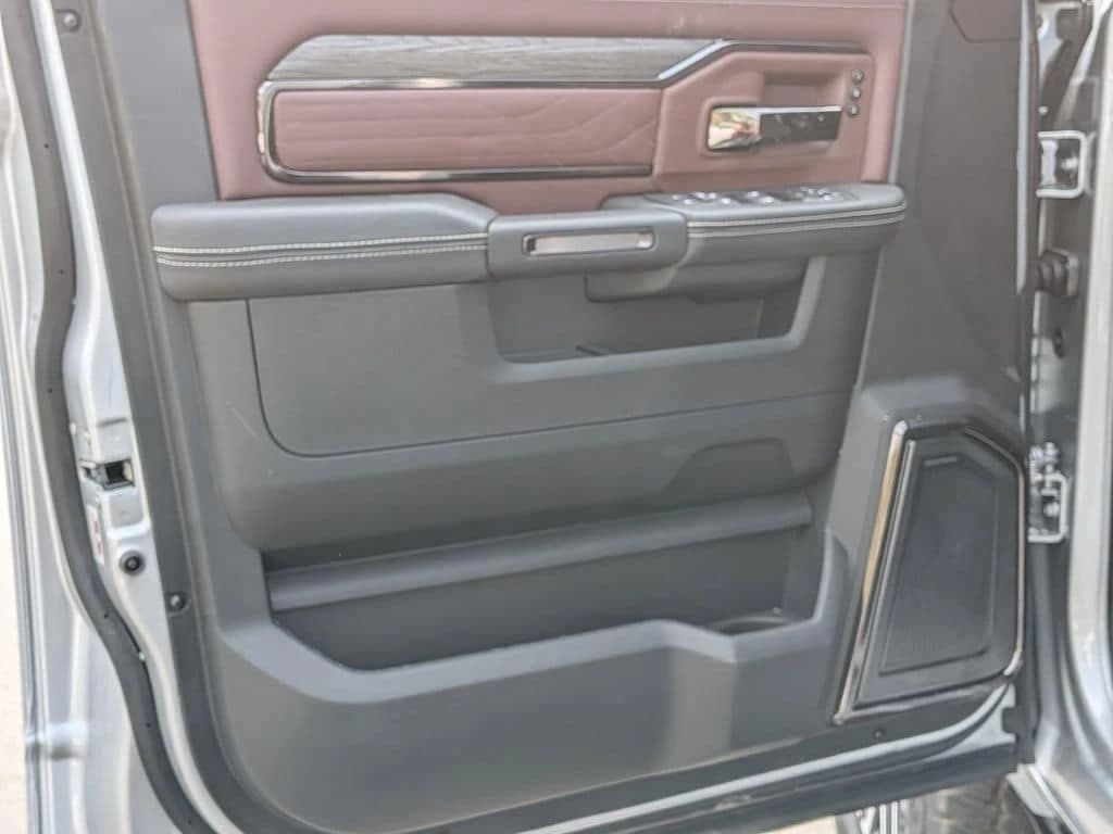Ram 2500 Limited 4x4 Crew Cab 6'4" Box 2026 — side view