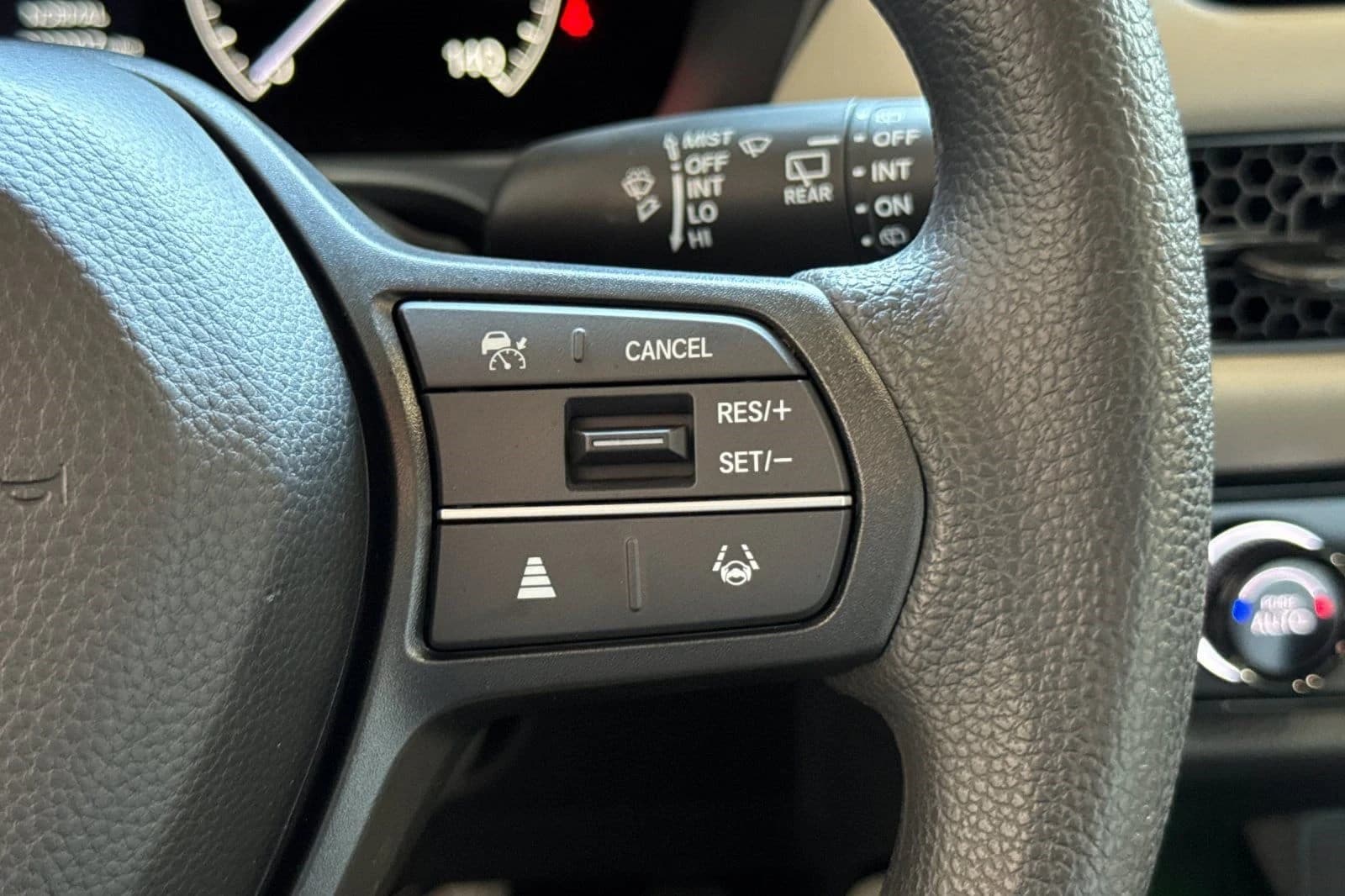 Honda HR-V LX 2WD CVT 2027 — side view