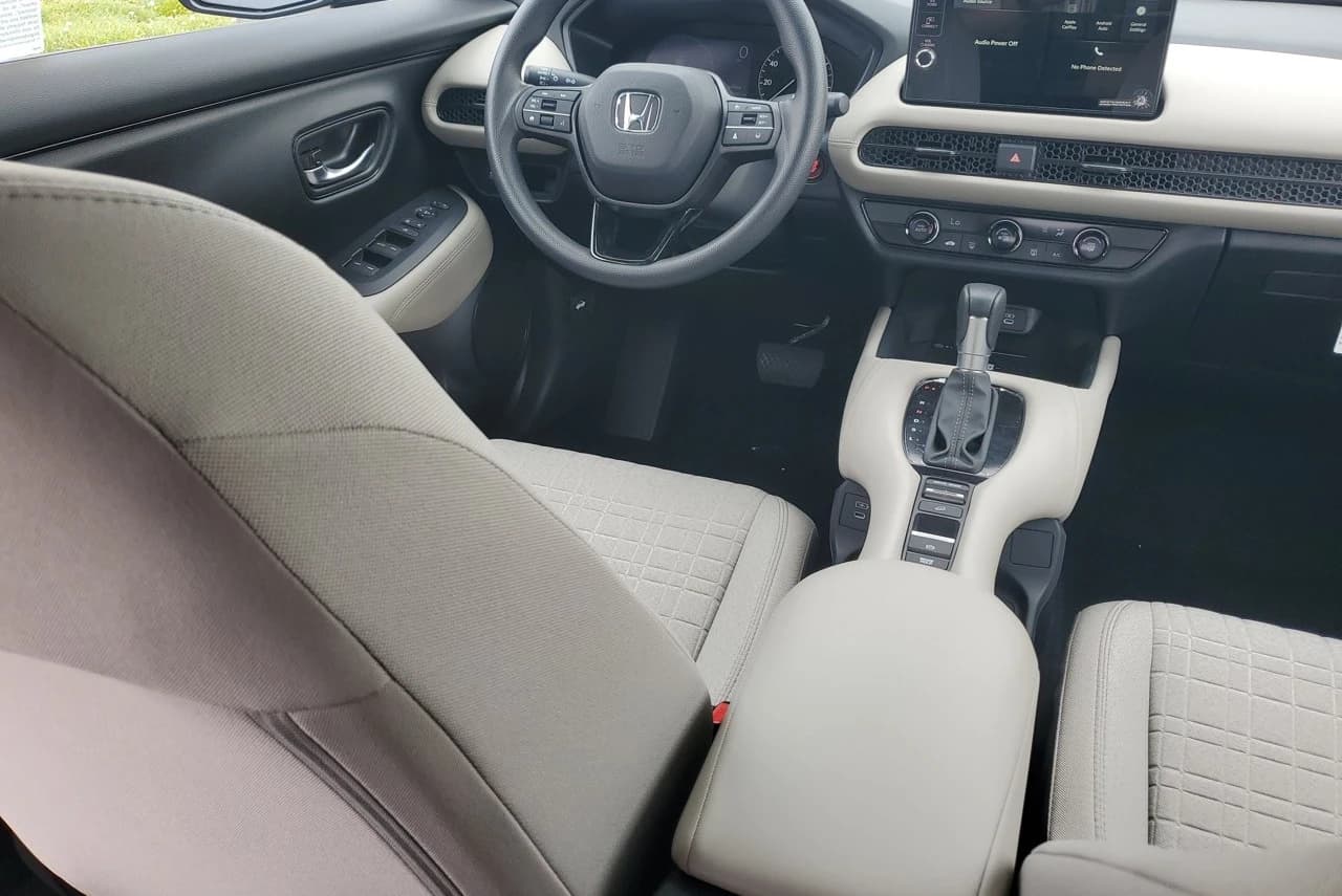 Honda HR-V LX 2WD CVT 2027 — side view