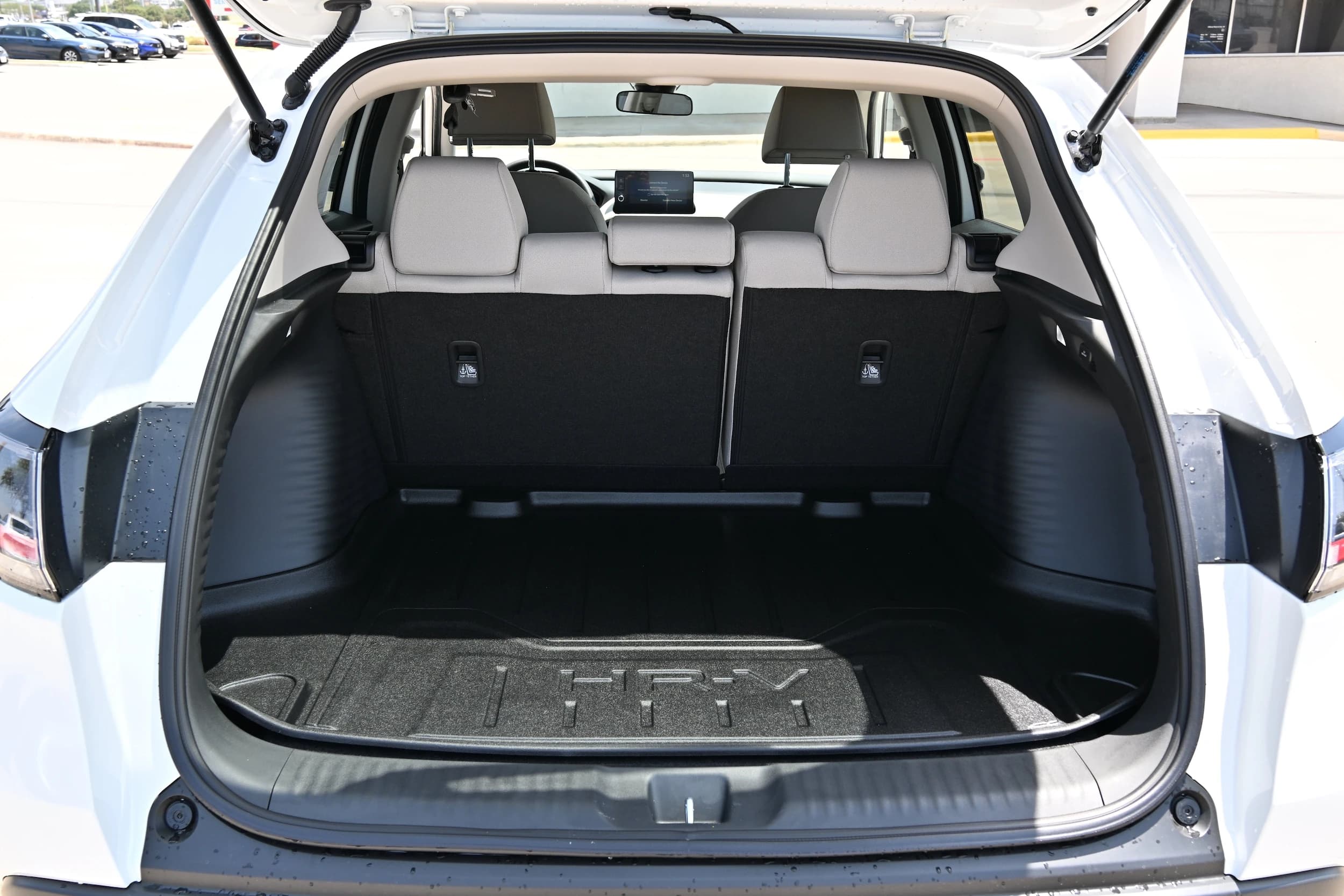 Honda HR-V LX AWD CVT 2027 — side view