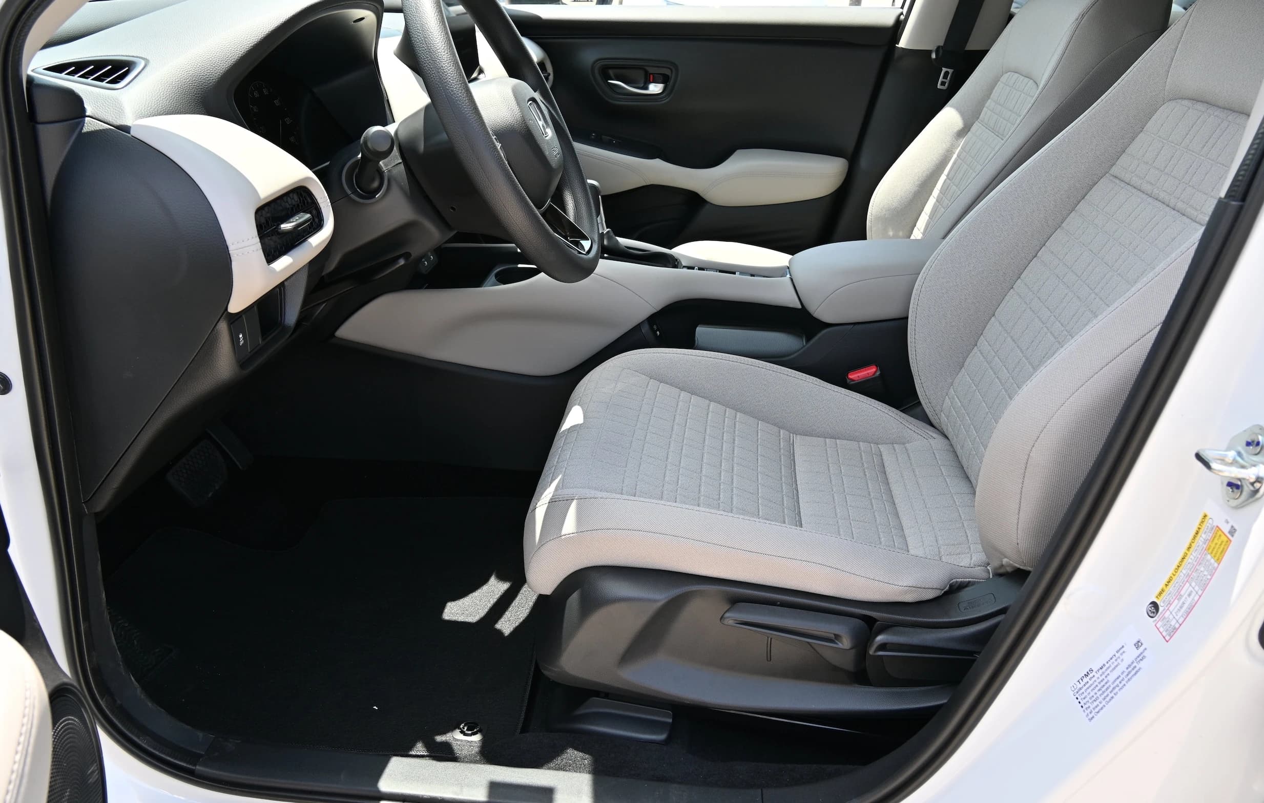 Honda HR-V LX AWD CVT 2027 — side view