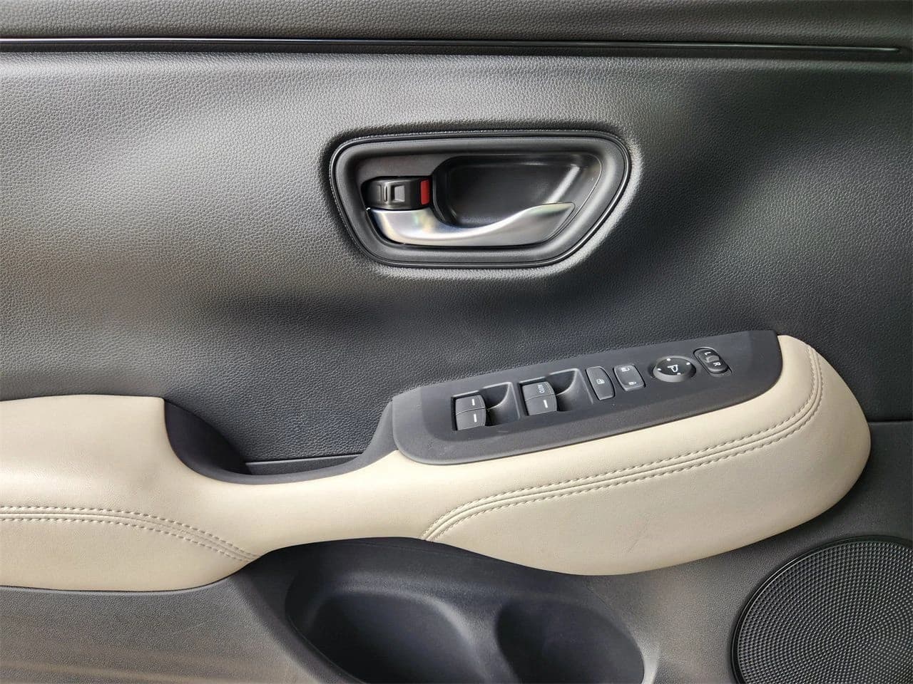 Honda HR-V LX AWD CVT 2027 — side view