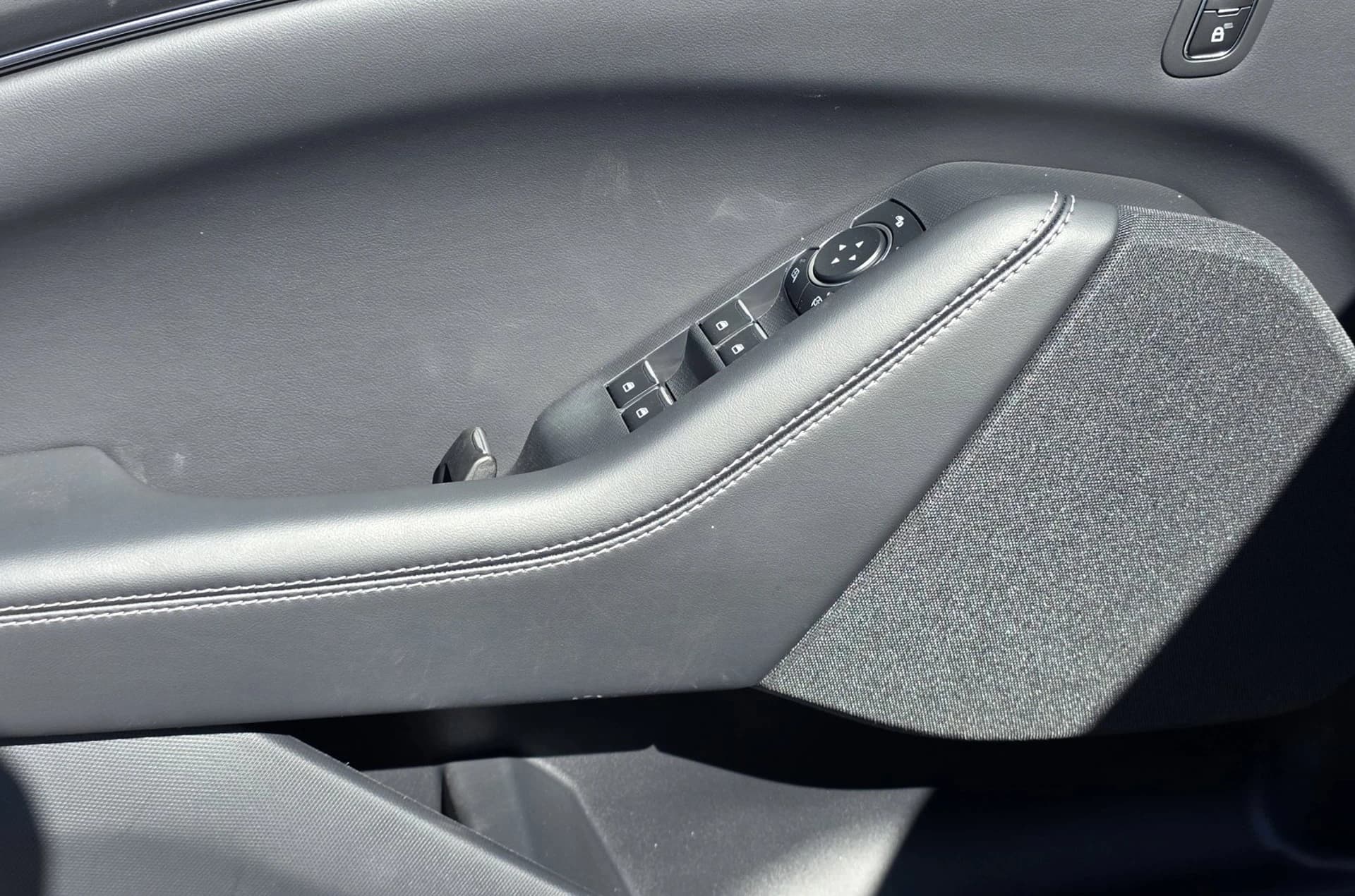 Ford Mustang Mach-E Select RWD 2026 — side view
