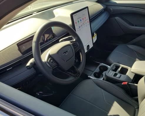 Ford Mustang Mach-E Select RWD 2026 — side view