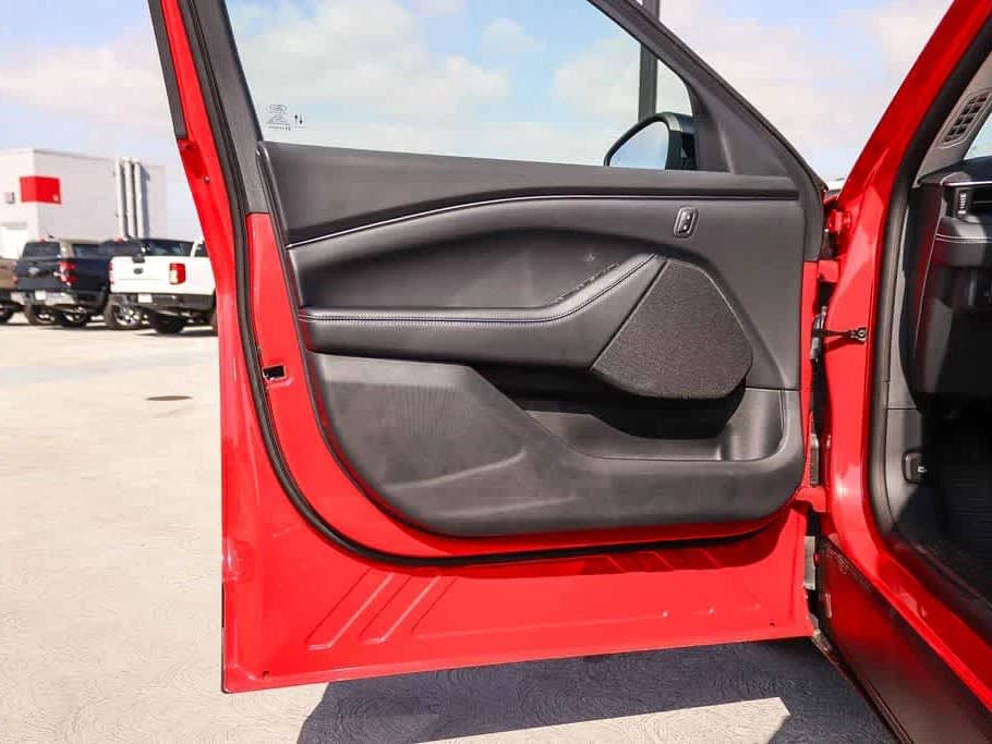 Ford Mustang Mach-E Select RWD 2026 — side view