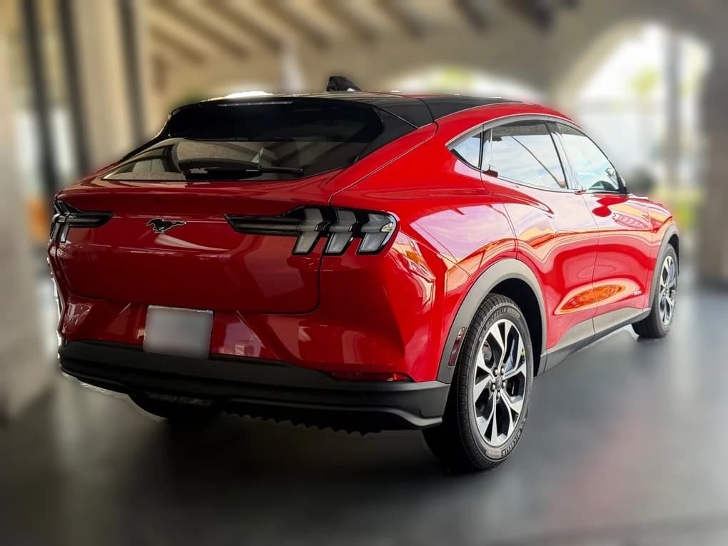 Ford Mustang Mach-E Select AWD 2026 — side view