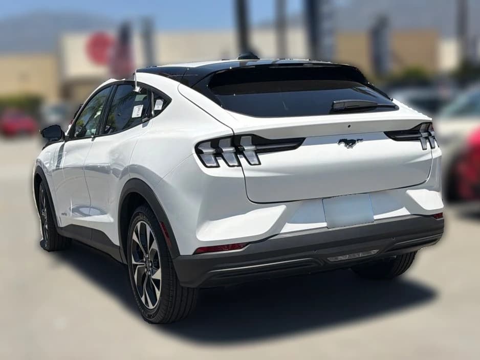 Ford Mustang Mach-E Select AWD 2026 — side view