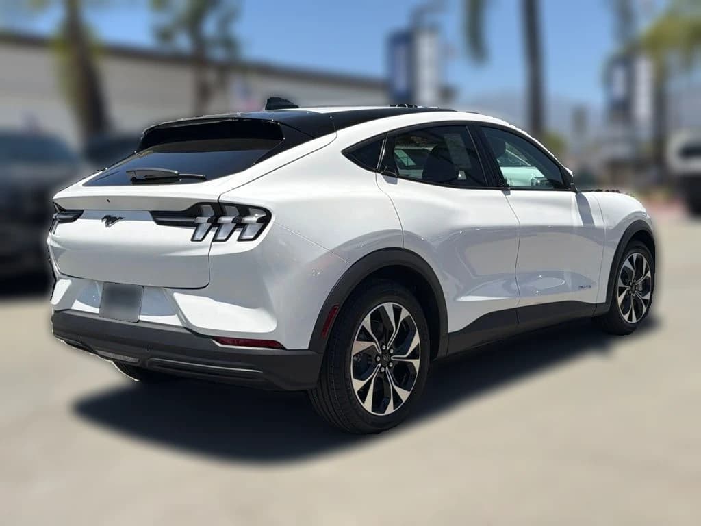 Ford Mustang Mach-E Select AWD 2026 — side view