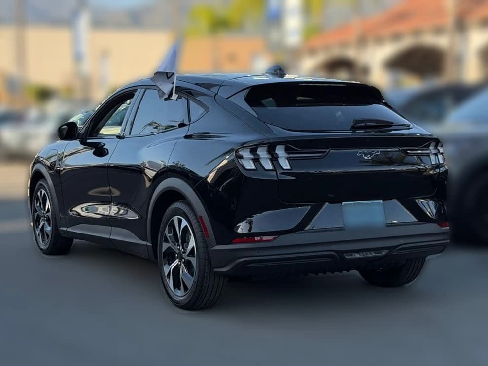Ford Mustang Mach-E Select AWD 2026 — side view