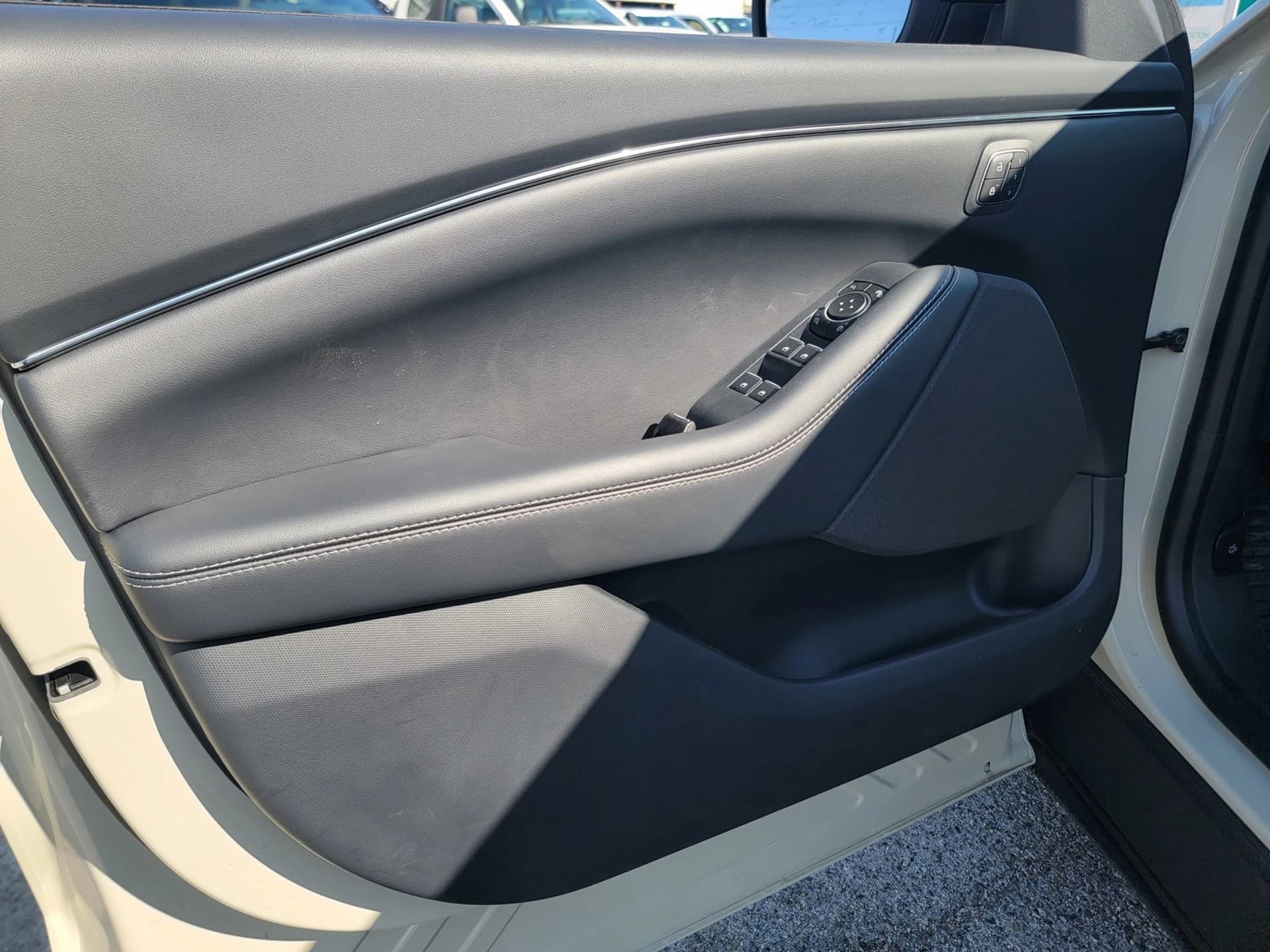 Ford Mustang Mach-E Select AWD 2025 — side view