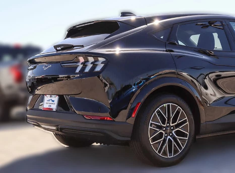 Ford Mustang Mach-E Premium RWD 2026 — side view