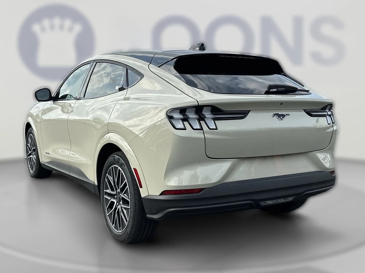 Ford Mustang Mach-E Premium AWD 2026 — side view
